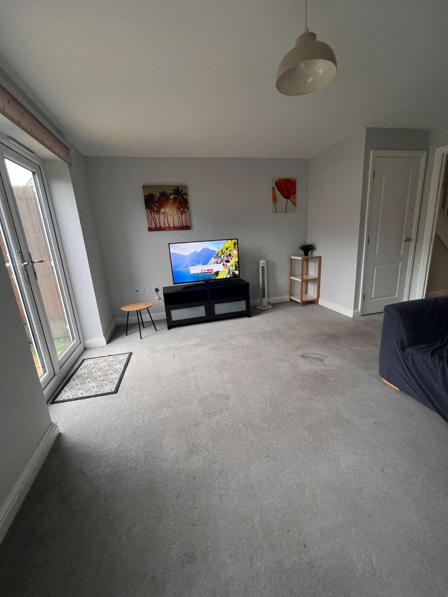 Whyte, Modern 3 Bed House With Garden, Sleeps 9, Free Parking, Sittingbourne City Centre, Kent Exterior photo